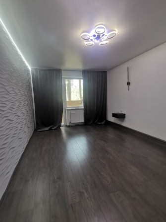 Продам 3 комн. квартиру на 5 микрорайоне с АГО и ремонтом - фото 1