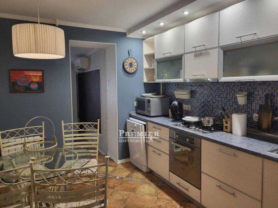 У продажу 4 кімн. квартира у м. Чорноморськ Черноморск