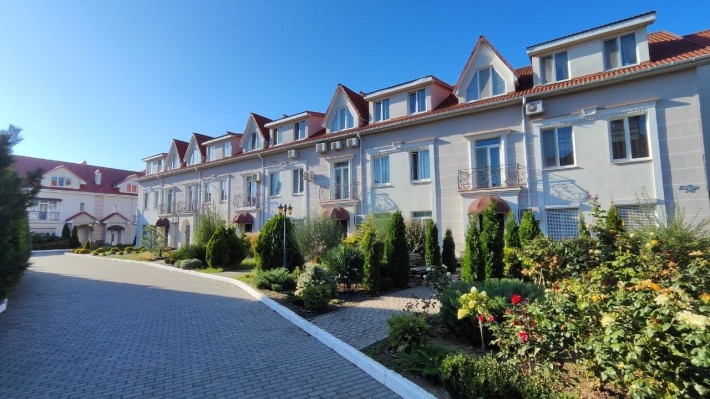 Продам трехкомнатную квартиру в частном клубном доме. Черноморск. - фото 1