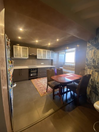 Продам 2 к. квартиру з ремонтом - фото 1