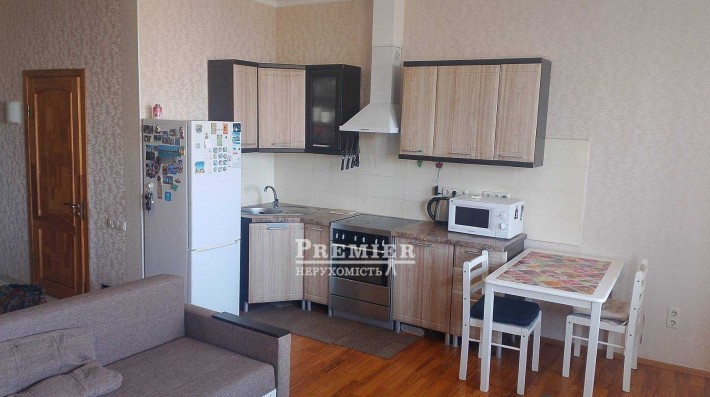 До продажу простора квартира - студія - фото 1