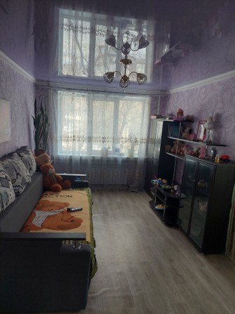 Продам 2 комнатную квартиру в центре - фото 1