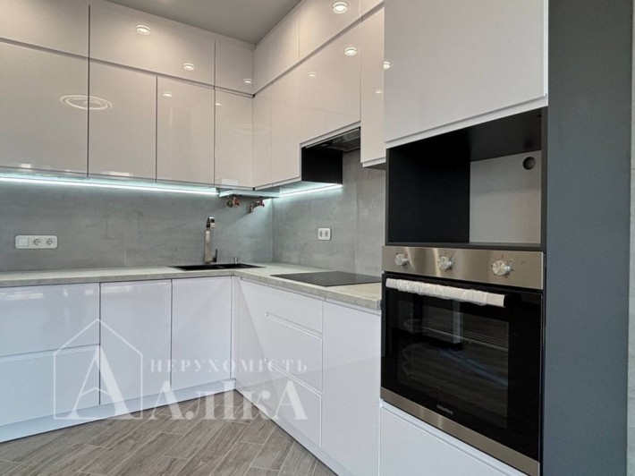 Продам 1-кімнатну квартиру в новобудові з ремонтом! - фото 1