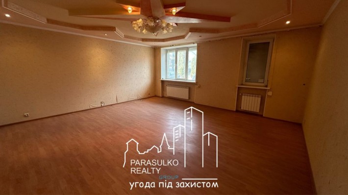 Продам вишукану та простору квартиру з окремим входом - фото 1