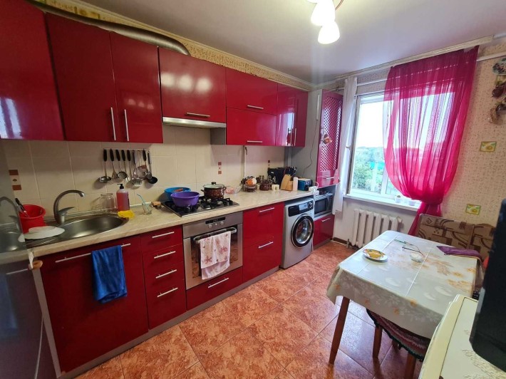4-кімнатна квартира в жилому стані, вул. Радісна, м. Чорноморськ - фото 1