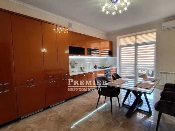 Продаж 3 кімн. з дизайнерським ремонтом Черноморск