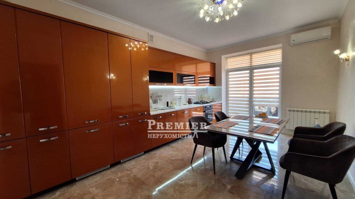 Продаж 3 кімн. з дизайнерським ремонтом - фото 1