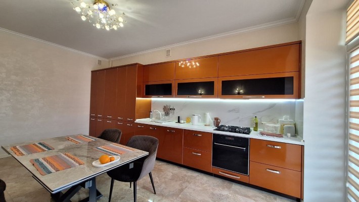 Продам 3-х комнатную квартиру в Черноморске - фото 1