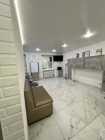 Продам 2-х кімнатну квартиру в центрі м. Лозова - фото 1
