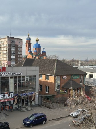 Продам 2-х кімнатну квартиру в центрі м. Лозова - фото 1