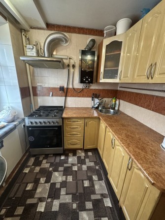 Продам 3-х кімнатну квартиру в центрі  м. Лозова - фото 1