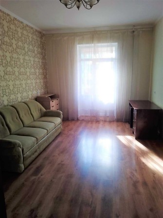 Продается 2-х комнатная сталинка в центре - фото 1