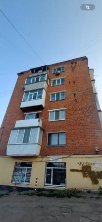Продам 2-кім. вул. Покровська 18А, 1 /5 цегл.,поряд базар, річка. - фото 1