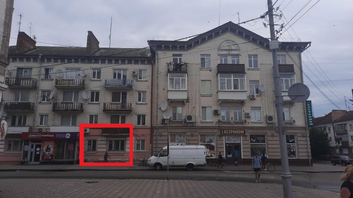 Торг. Продам квартиру. Два фасадні вікна на центральну площу Ніжина. - фото 1