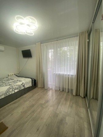 Продам 2х ком квартиру на 3 этаже - фото 1