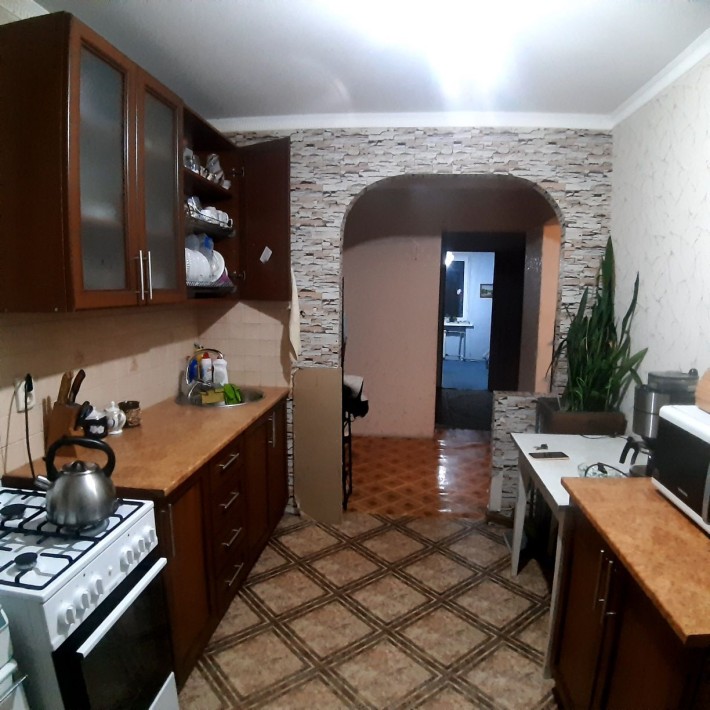 Продам простору 3-х кім. квартиру - фото 1