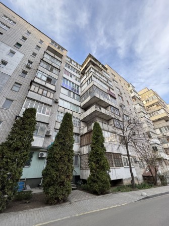 Продам 3х комнатную в центре! - фото 1