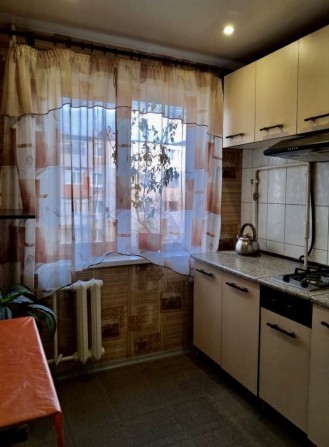Продам 2 х комнатную район рынка - фото 1