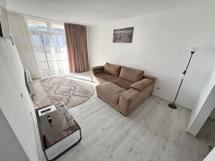 Однокімнатна квартира 50 м кв по вул.Роксолани 16 - фото 1