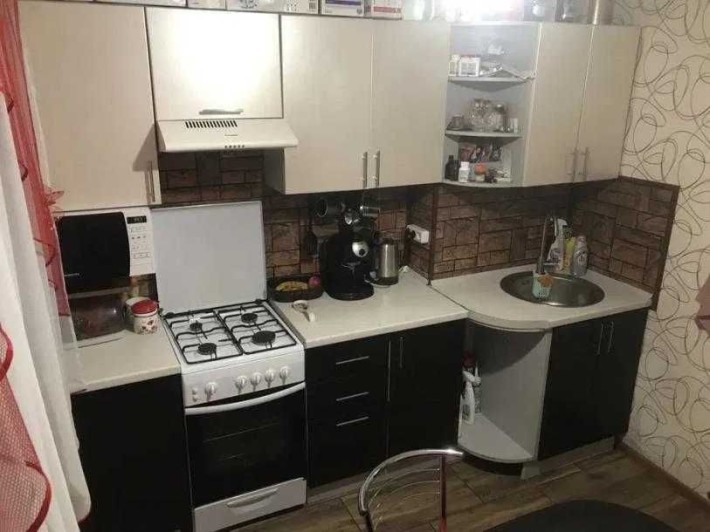 Продам 1 комнатную квартиру в центре. - фото 1