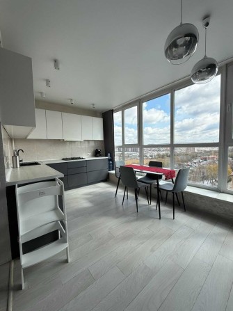 Продаж 2-х кімнатної квартири з ремонтом. Район Виставка. - фото 1