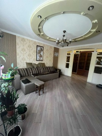Продам трикімнатну квартиру в мікрорайоні Виставка - фото 1