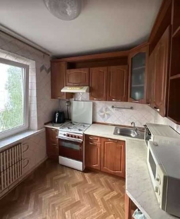 3к квартира на Виставці по вул. Пр.Миру. 6й поверх. - фото 1