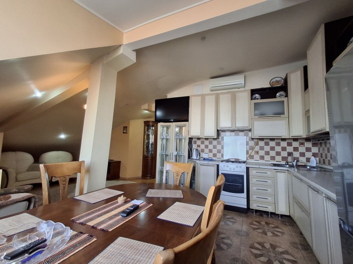 Продаж трьохкімнатної квартири у центрі міста з автономним опаленням - фото 1