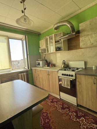 Продам 1-но комнатную в кирпичном доме - фото 1
