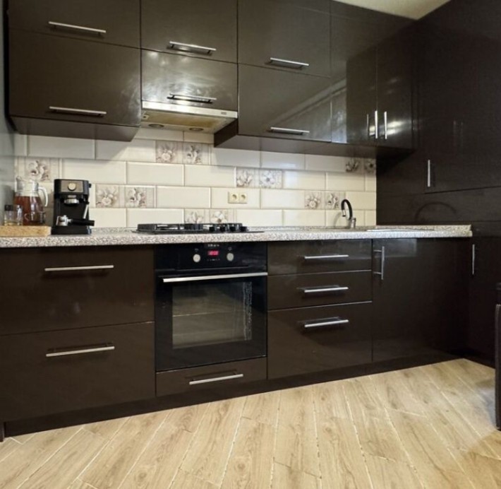 Продам квартиру з ремонтом та меблями - фото 1