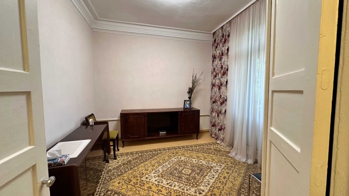 продам 3 комнатную квартиру сталинку 5/5 на Нигояна 23 г.Днепр - фото 1