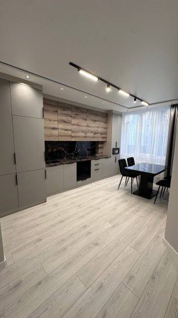 Продається стильна 1 км квартира поруч з річкою - фото 1