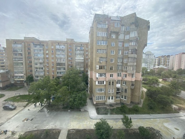 ТЕРМІНОВИЙ ПРОДАЖ видової 3х-кімнатної квартири по вул. Тролейбусна. - фото 1
