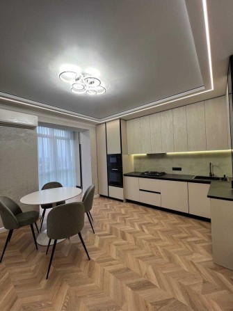 Шикарна 2-кімнатна квартира з ремонтом - фото 1
