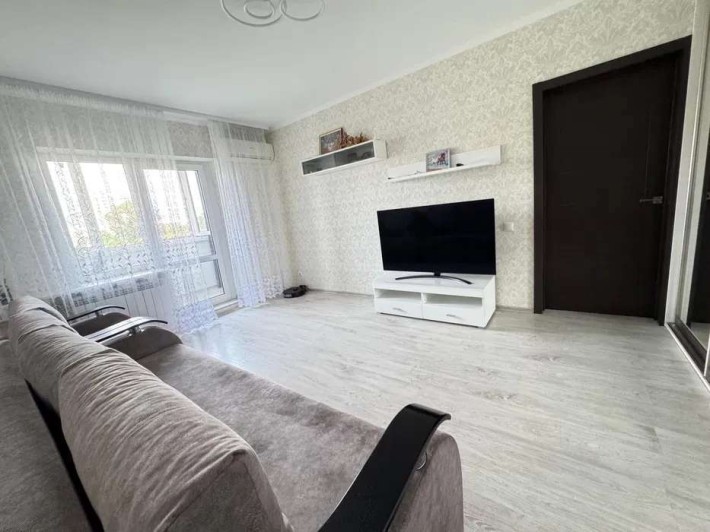 Продається 1 квартира вул.Миропільська 37, метро Дарниця - фото 1