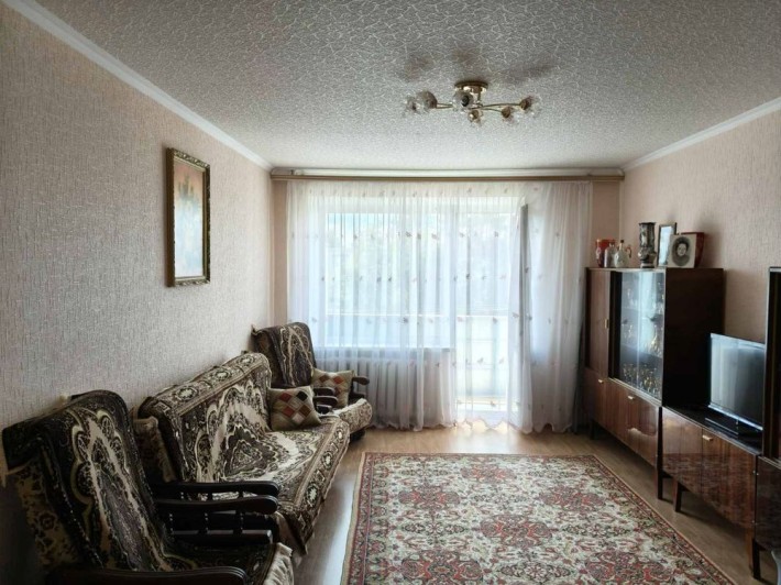 Ексклюзив. Продам світлу 3х кімнатну квартиру в центрі міста Узин - фото 1