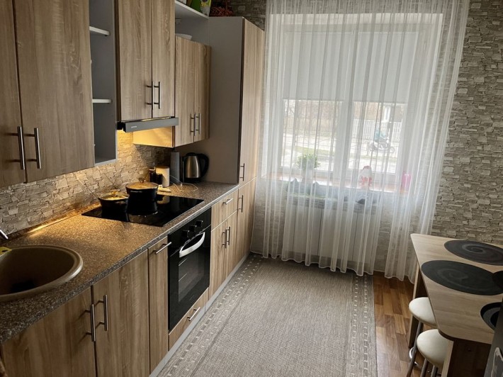 Продам квартиру в центрі смт Рокитне - фото 1