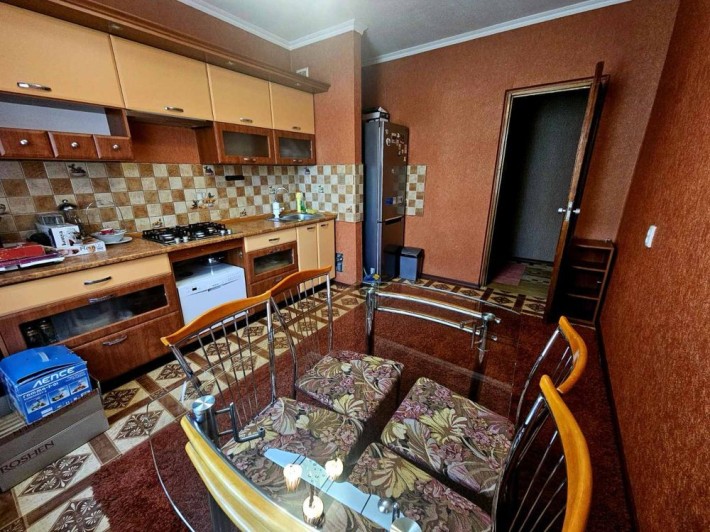 Продам трикімнатну квартиру - фото 1