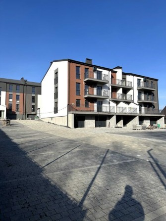 Продаж 1 кімнатна 42 мкв  Винники 2 поверх секція 4 - фото 1