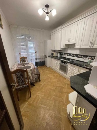 Продаж / Квартира / Героїв Крут, Сокільники - фото 1