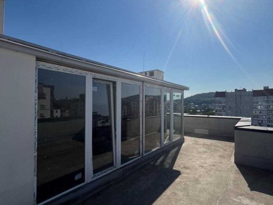 Продаж 2 кім. квартири з  великою терасою м. Винники Винники