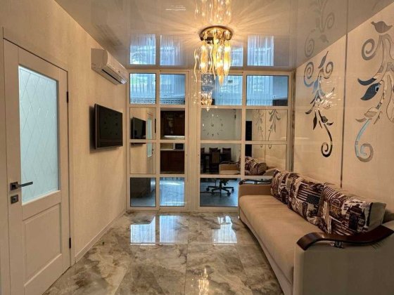 Великолепная, стильная  2- комн. квартира в Кадорр на ул. Сахарова Крыжановка