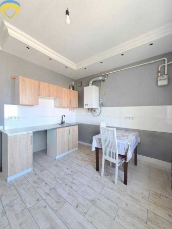 В продажу двокімнатна квартира в центрі 
Авангарду — вул. Нижня - фото 1