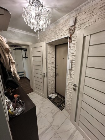 Продам 2-х комнатную квартиру в центре  Авангарда - фото 1