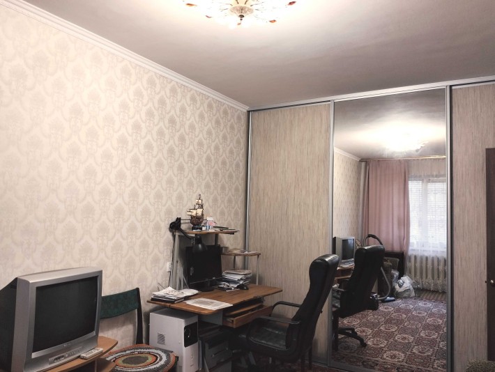 2-кімнатна квартира з косметичним ремонтом! - фото 1