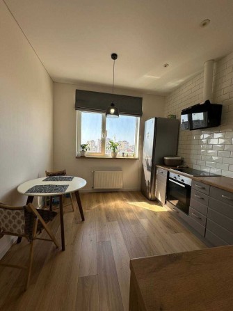 Продам  2х к квартиру  с ремонтом по ул.Сахарова в 
20 ЖЕМЧУЖИНЕ! - фото 1