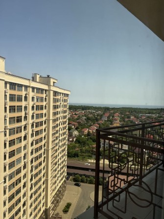 Продам видовую 2 комнатную квартиру в 21 жемчужине от строителей - фото 1