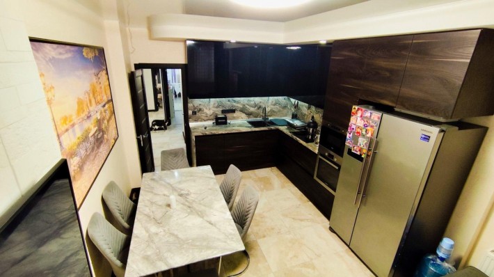 Продам 2-к. квартиру в ЖК Радужный.Евроремонт.Под программы(050-596). - фото 1