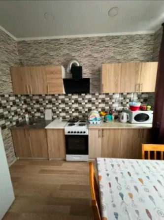 1к Кадорр 10 Жемчужина Торг средний этаж Срочная цена - фото 1