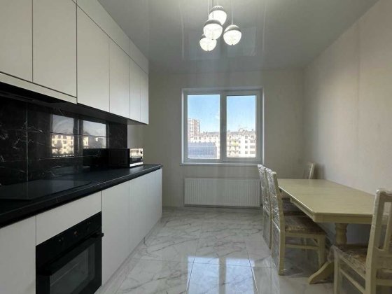 Продам КРАСИВУЮ, СОВРЕМЕННУЮ квартиру на ул. Сахарова/"Жемчужина" Крыжановка